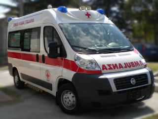Marano Ticino - Operaio cade dal cestello di una gru: trasportato in codice rosso