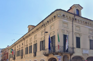 Borgomanero - Bufera in Consiglio: la minoranza chiede le dimissioni del consigliere Moia per una frase sulla Palestina