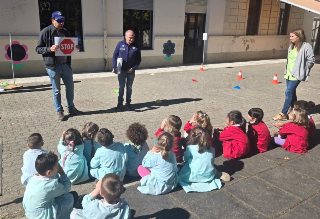 Novara - I bimbi imparano la sicurezza stradale a scuola