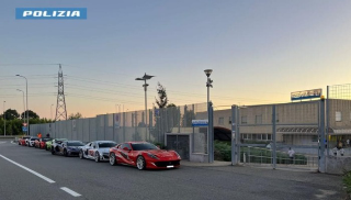 Novara - Ferrari e Lamborghini a tutta velocità sull’A4: tre svizzeri denunciati