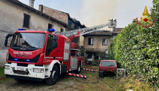 Cameri – Incendio in un’abitazione a cascina Argine, lievi intossicazioni per gli inquilini