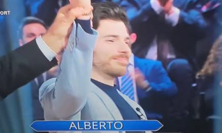 Trecate - Il farmacista Alberto Airoldi vince 100mila euro a “Chi vuol essere milionario”